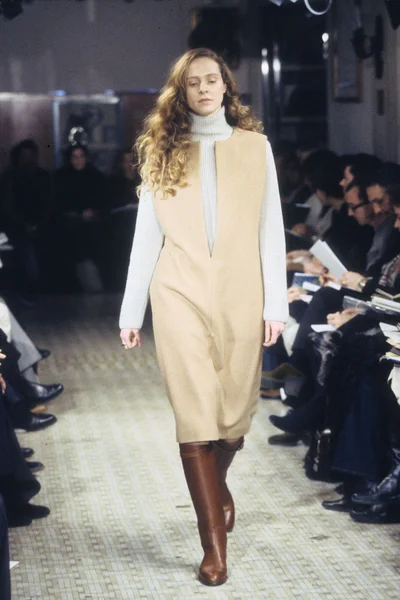 Look 10